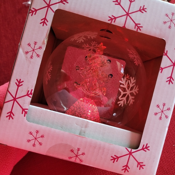 Robert Stanley Glass LED Ornament - Picture 6 of 15